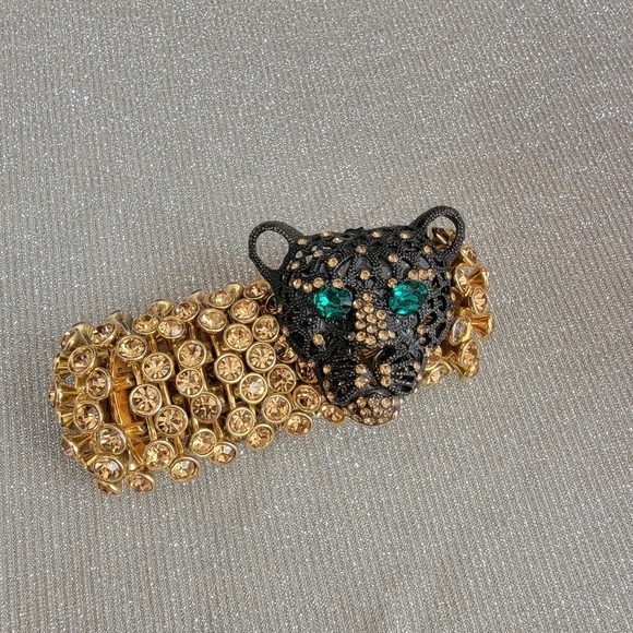 Elegant Gold and Black Panther Bracelet - Picture 2 of 3